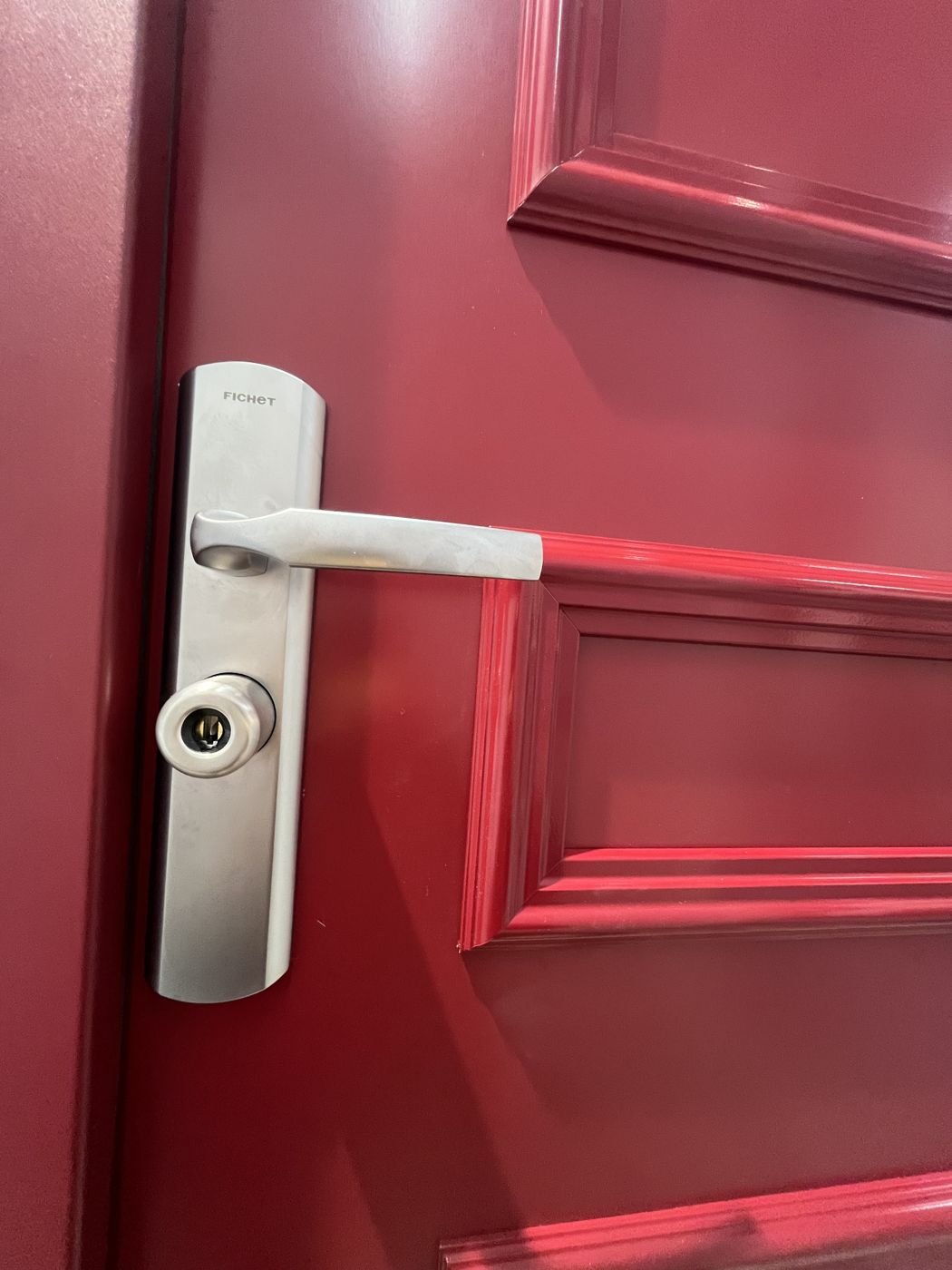 Armoured door hardware installed — Paris