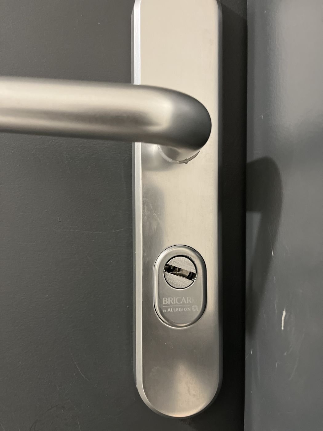 Break-in secured the same day — Paris