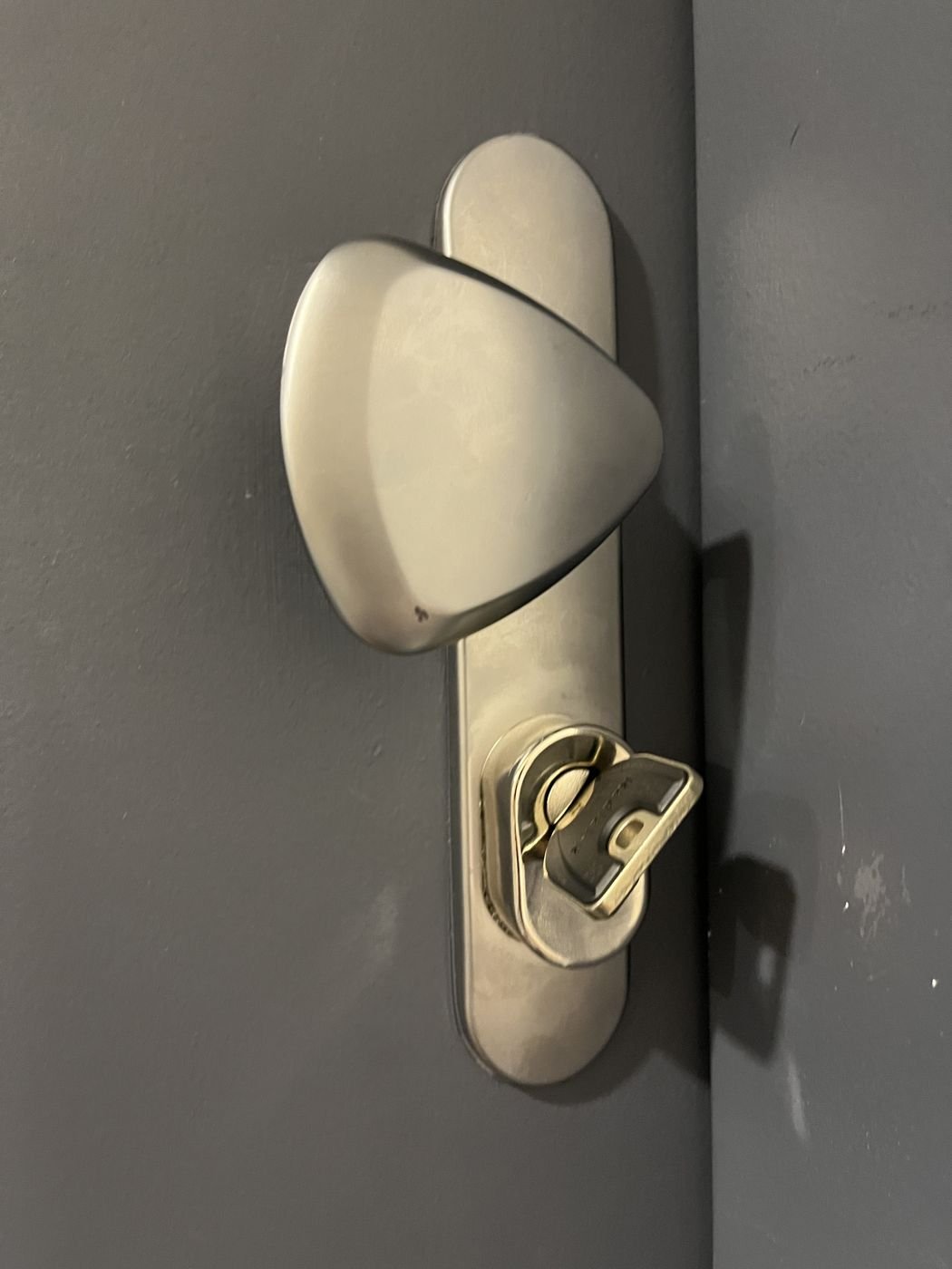 Multipoint lock serviced and adjusted — Paris