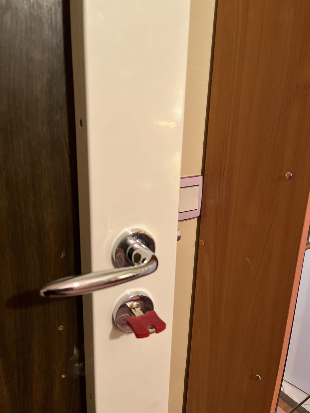 Security plate upgraded — Paris
