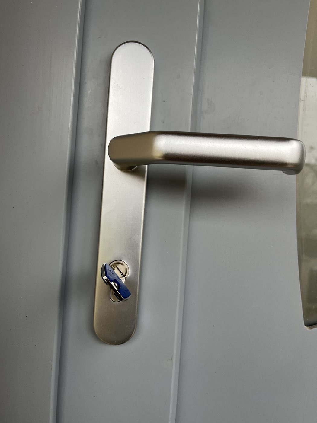 High-security cylinder fitted — Paris