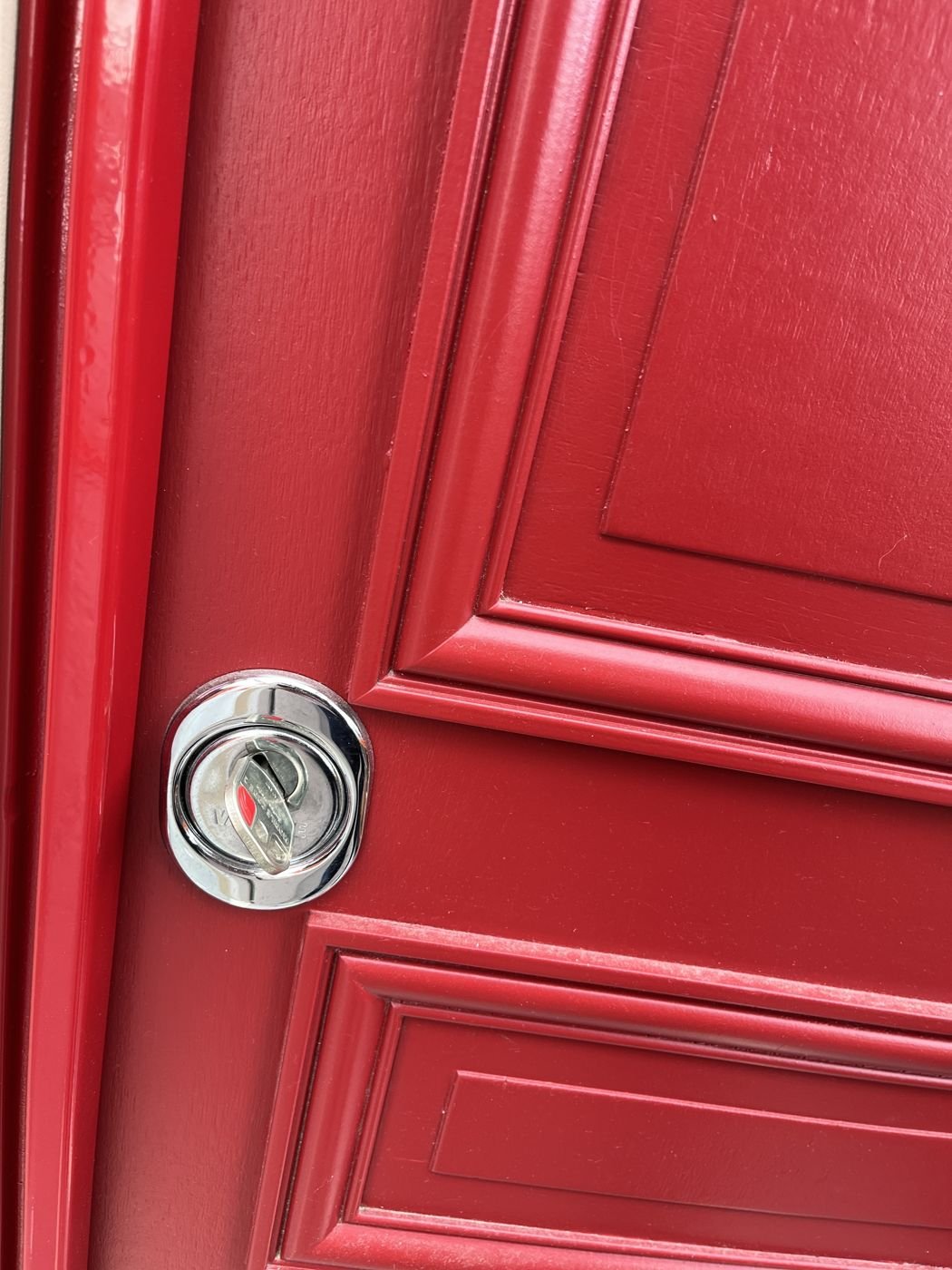 New keys handed over after replacement — Paris