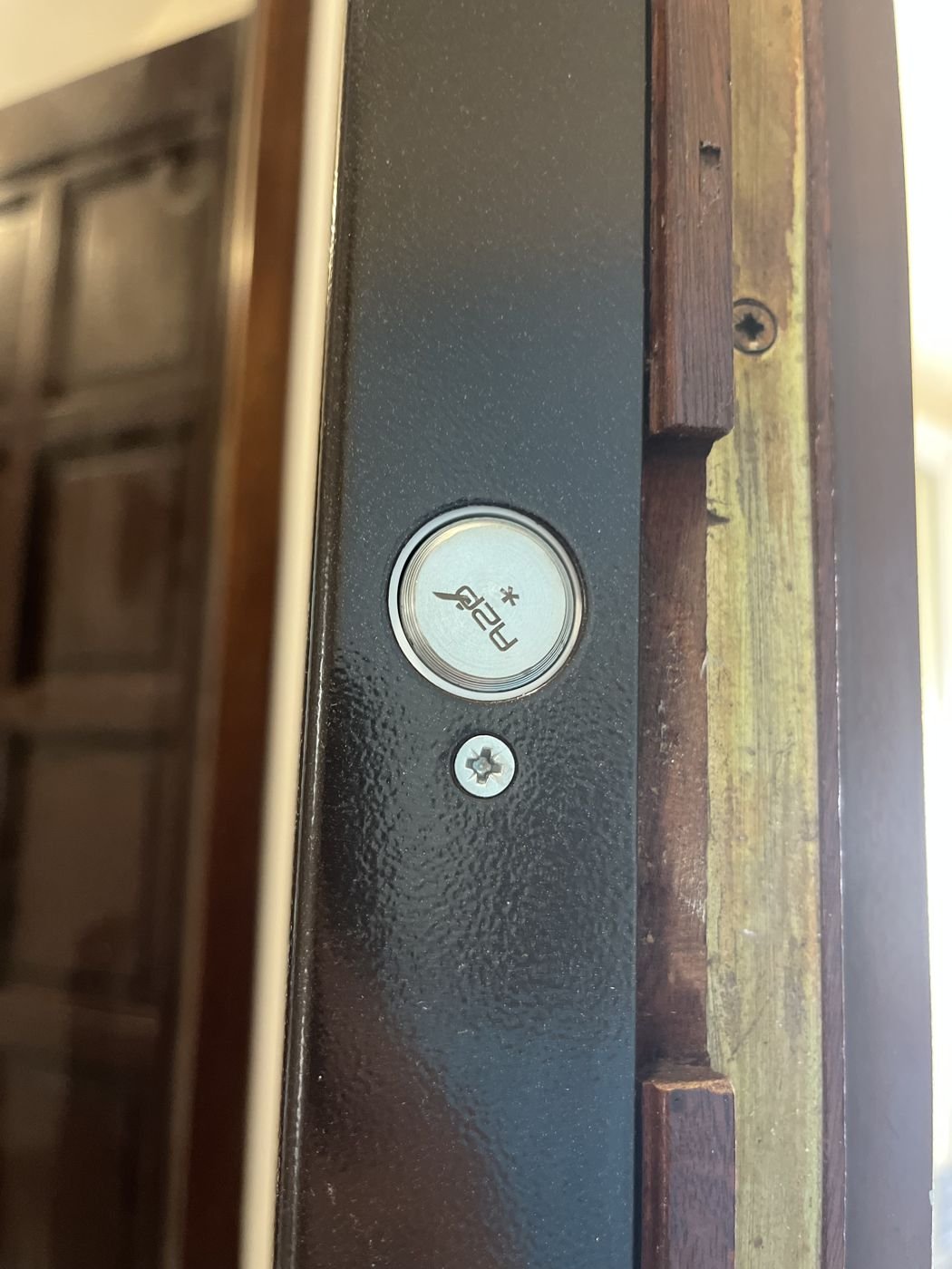 Security plate upgraded — Paris