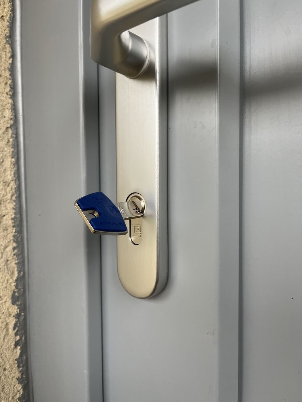 Break-in secured the same day — Paris