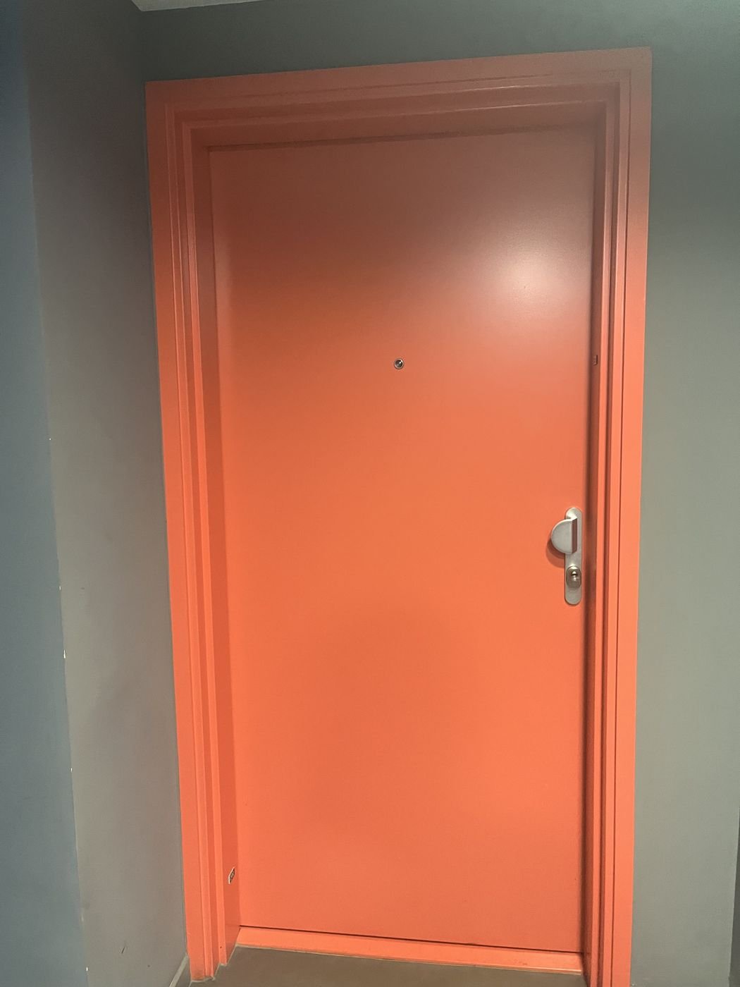 Armoured door hardware installed — Paris