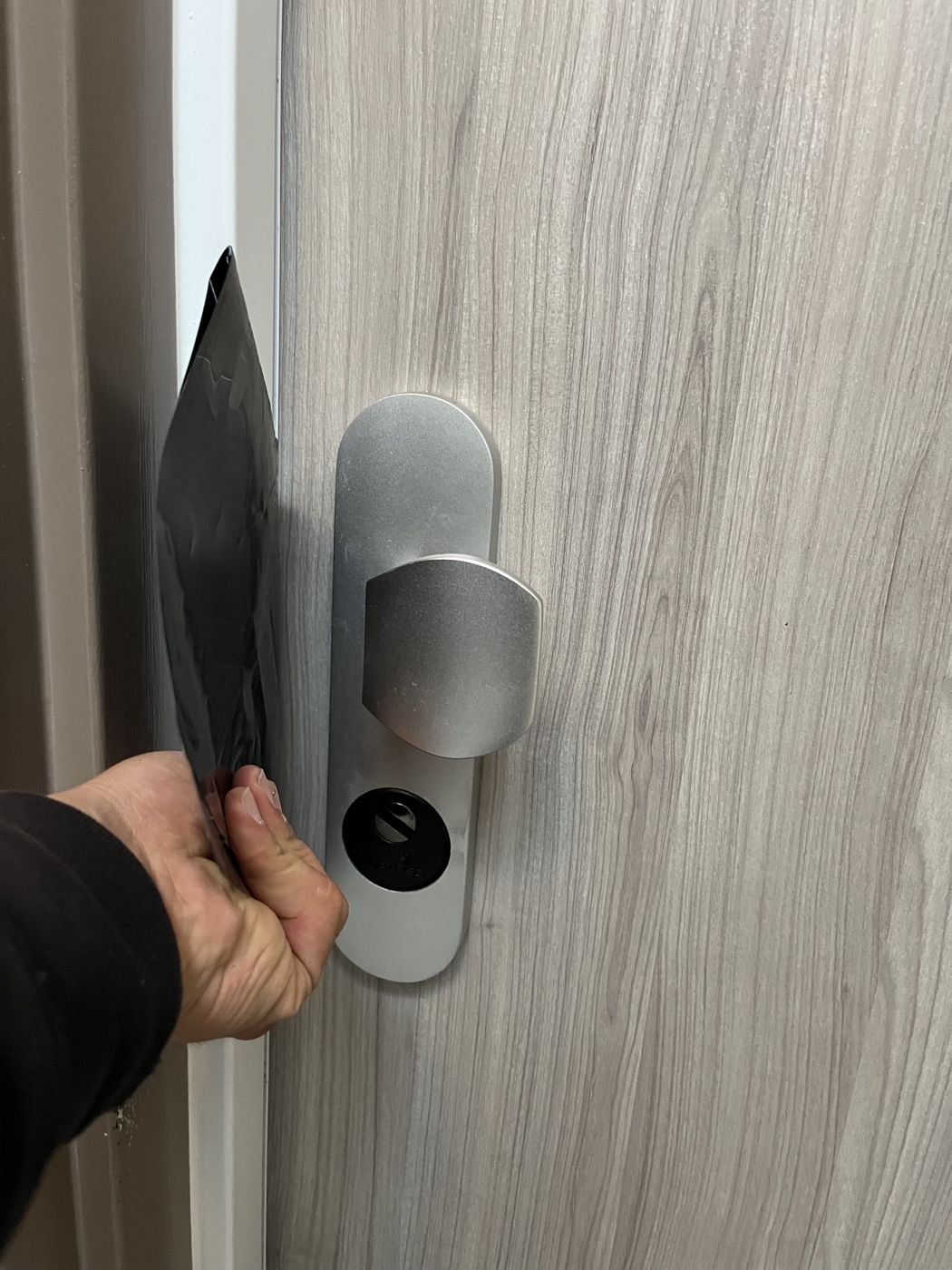 Emergency door opening in Paris