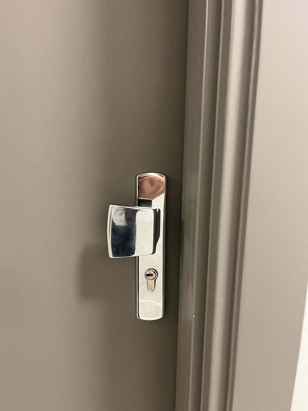 High-security cylinder fitted — Paris