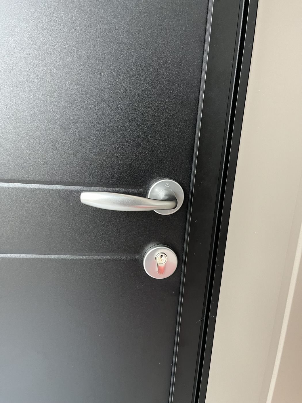 Burglary repair in Paris
