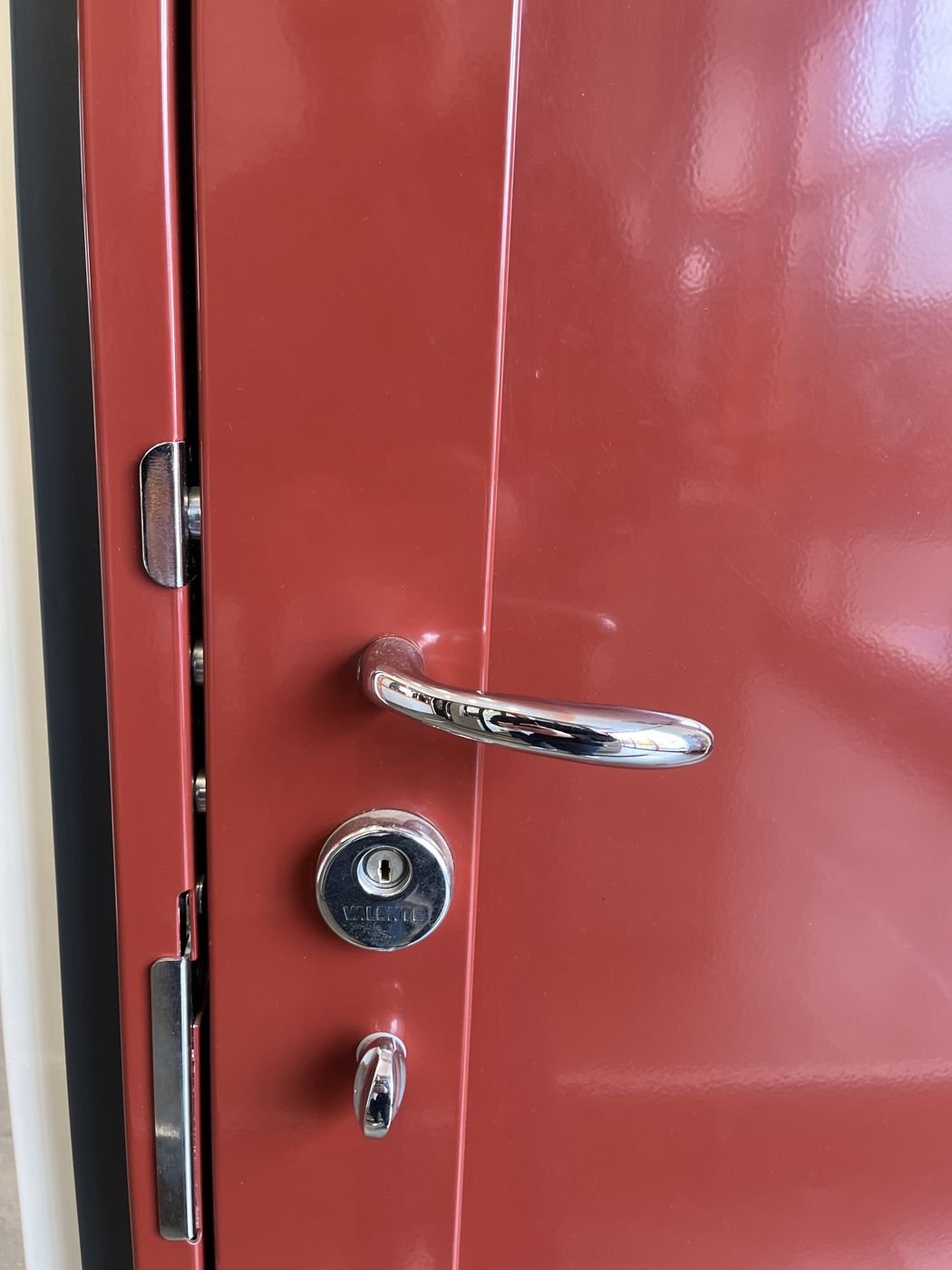 Multipoint lock serviced and adjusted — Paris