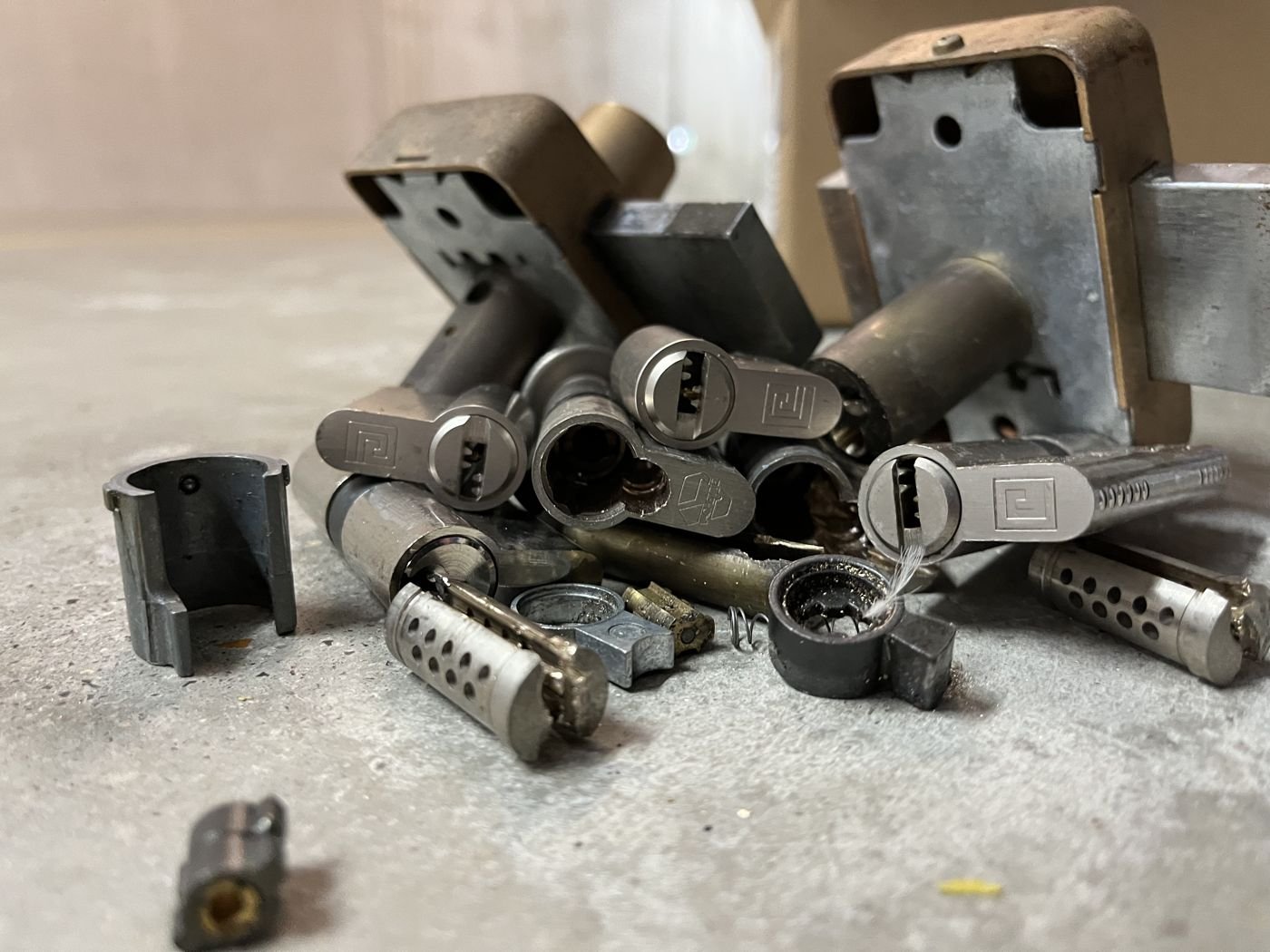 Break-in secured the same day — Paris