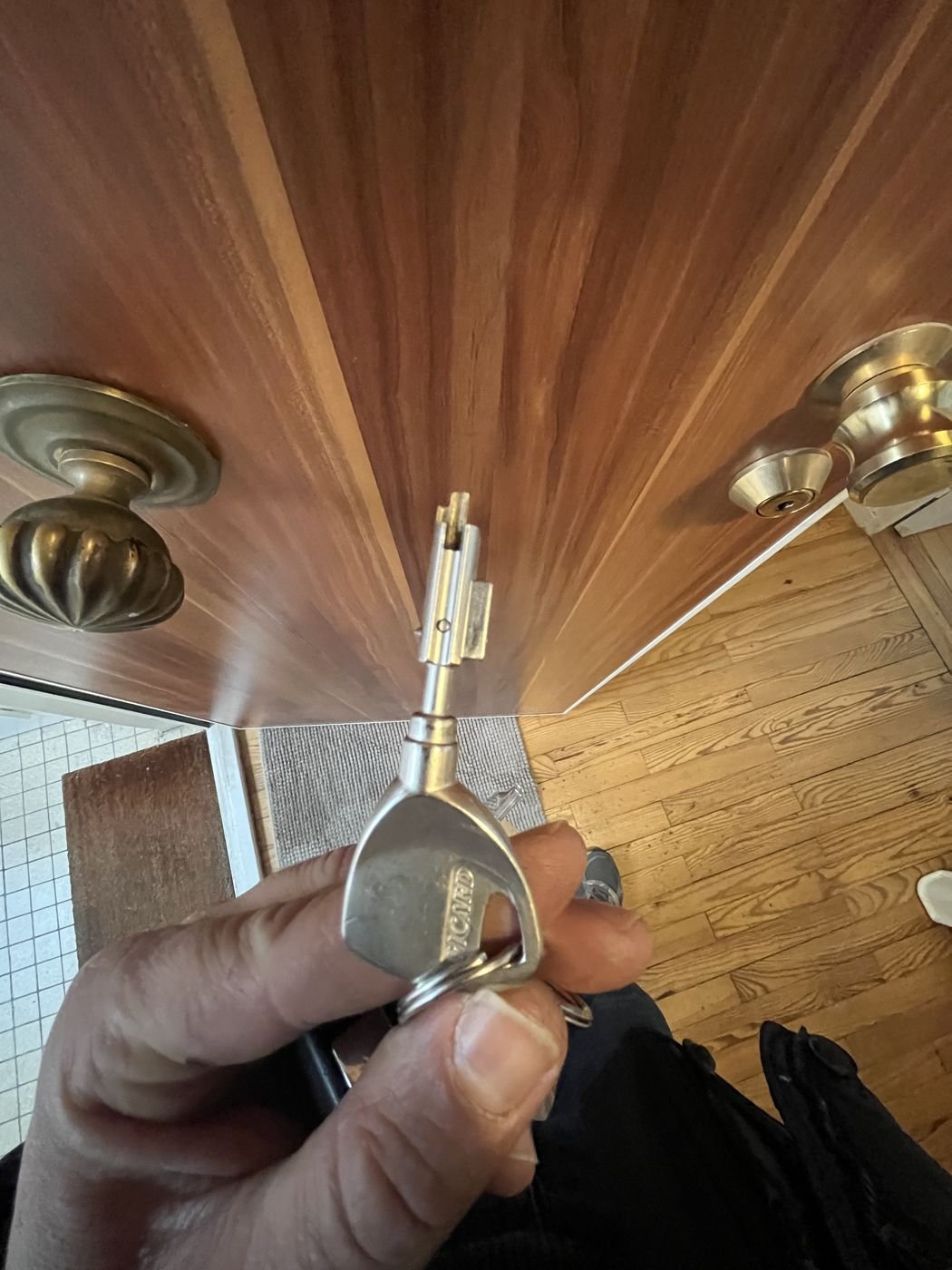High-security cylinder fitted — Paris