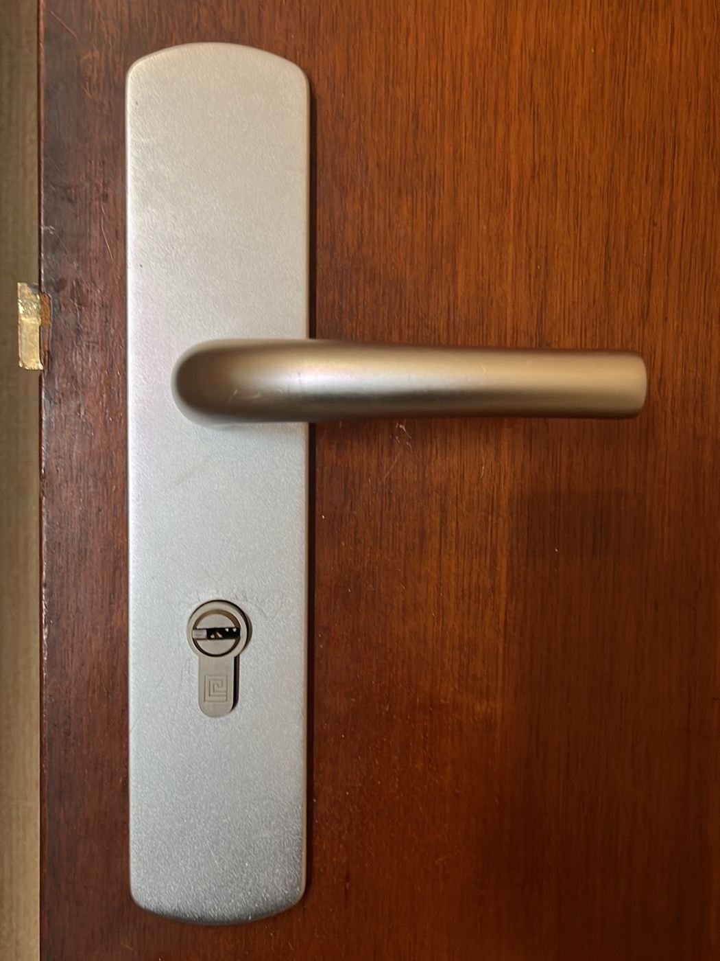 New keys handed over after replacement — Paris
