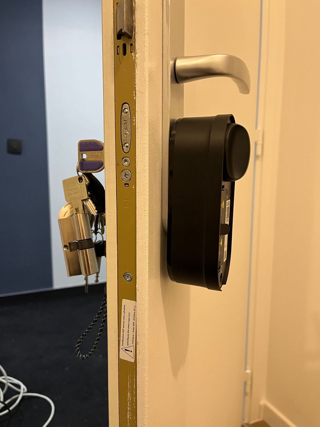 Smart lock installation in Paris