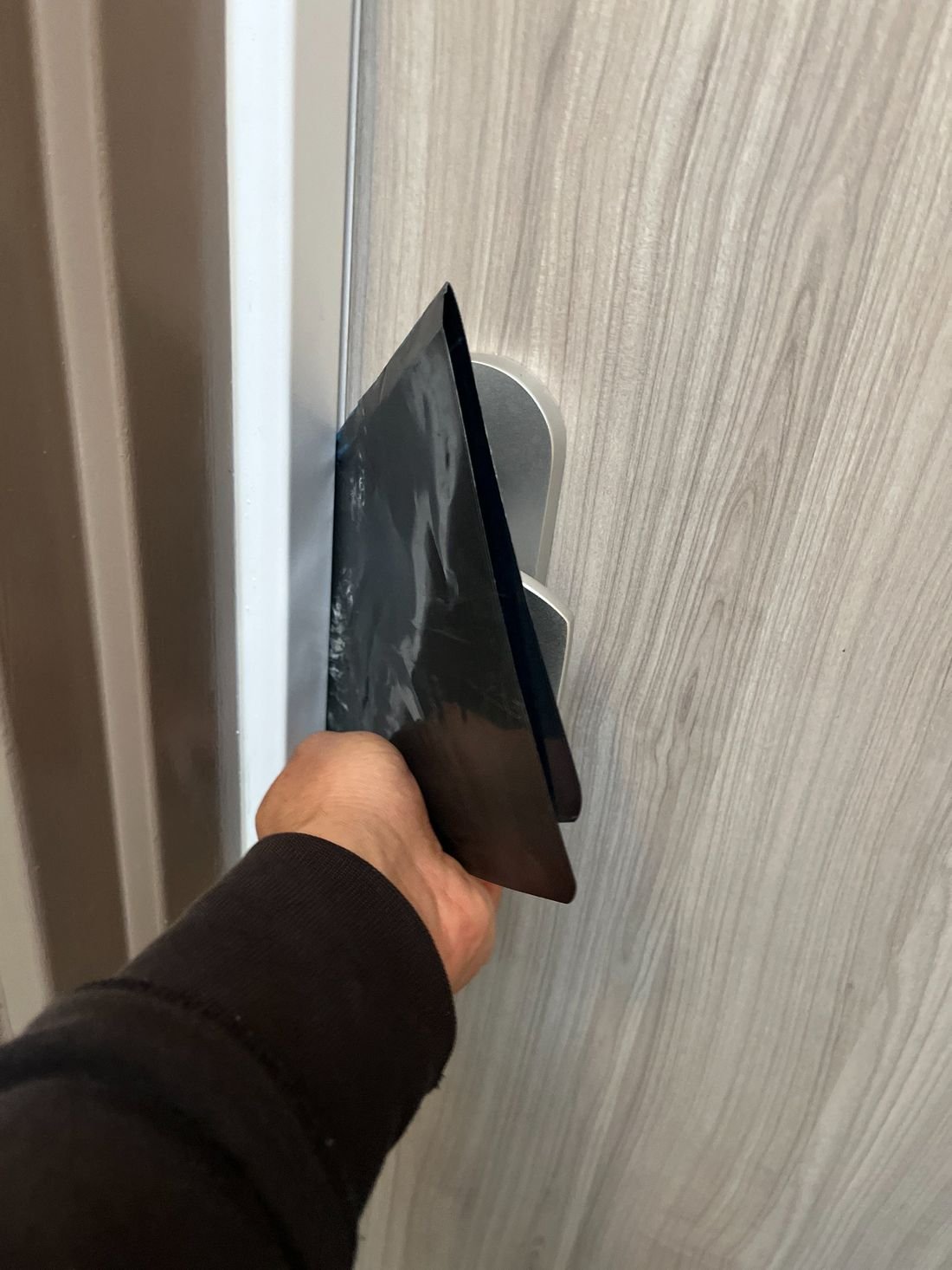 Slammed door in Paris