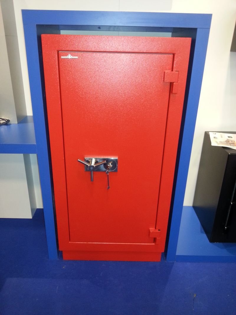 Safe opening in Paris