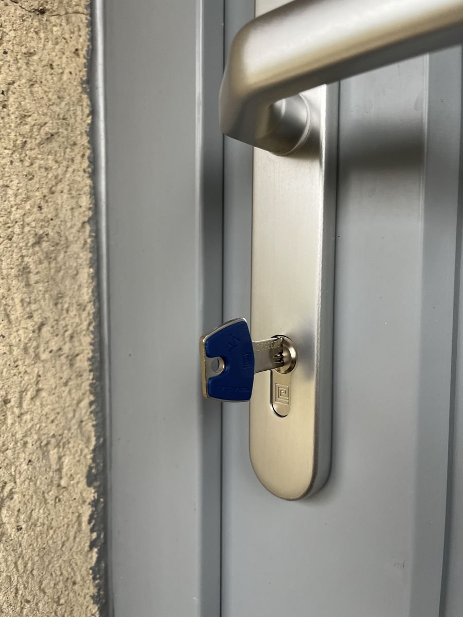 Multipoint strike adjustment — new keys handed over