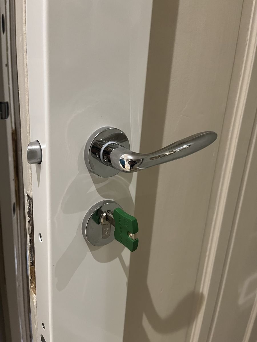Vachette cylinder replacement — office door